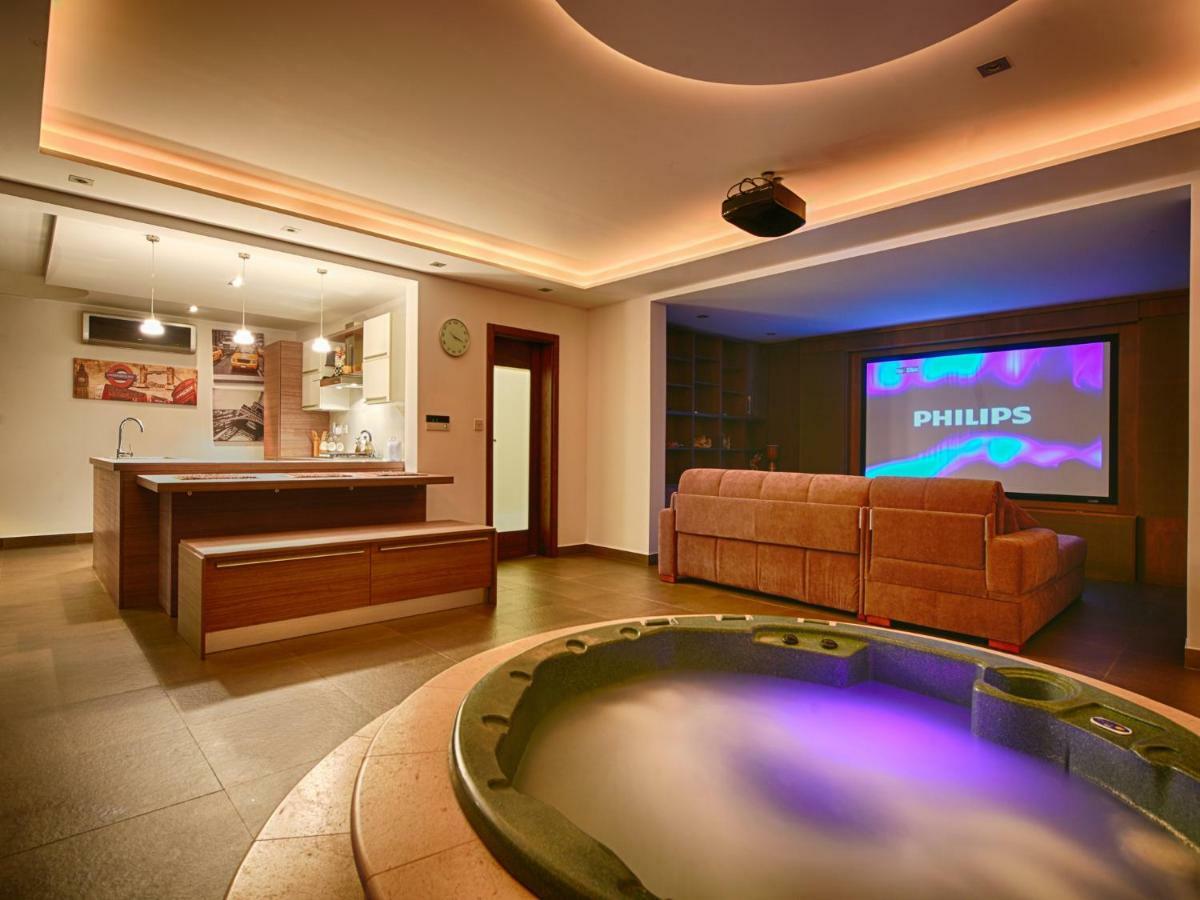 Anthony'S Maisonette Villa Qala Luaran gambar