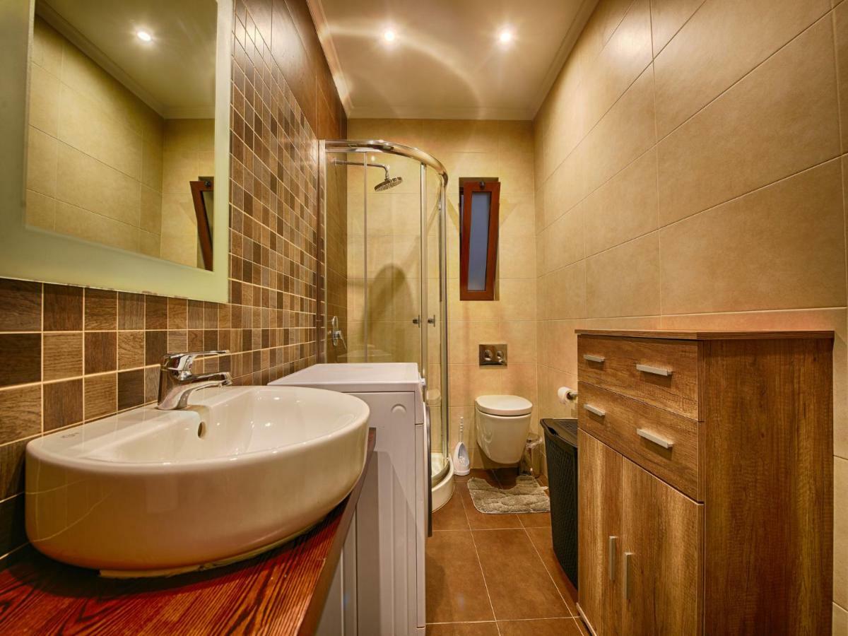 Anthony'S Maisonette Villa Qala Luaran gambar