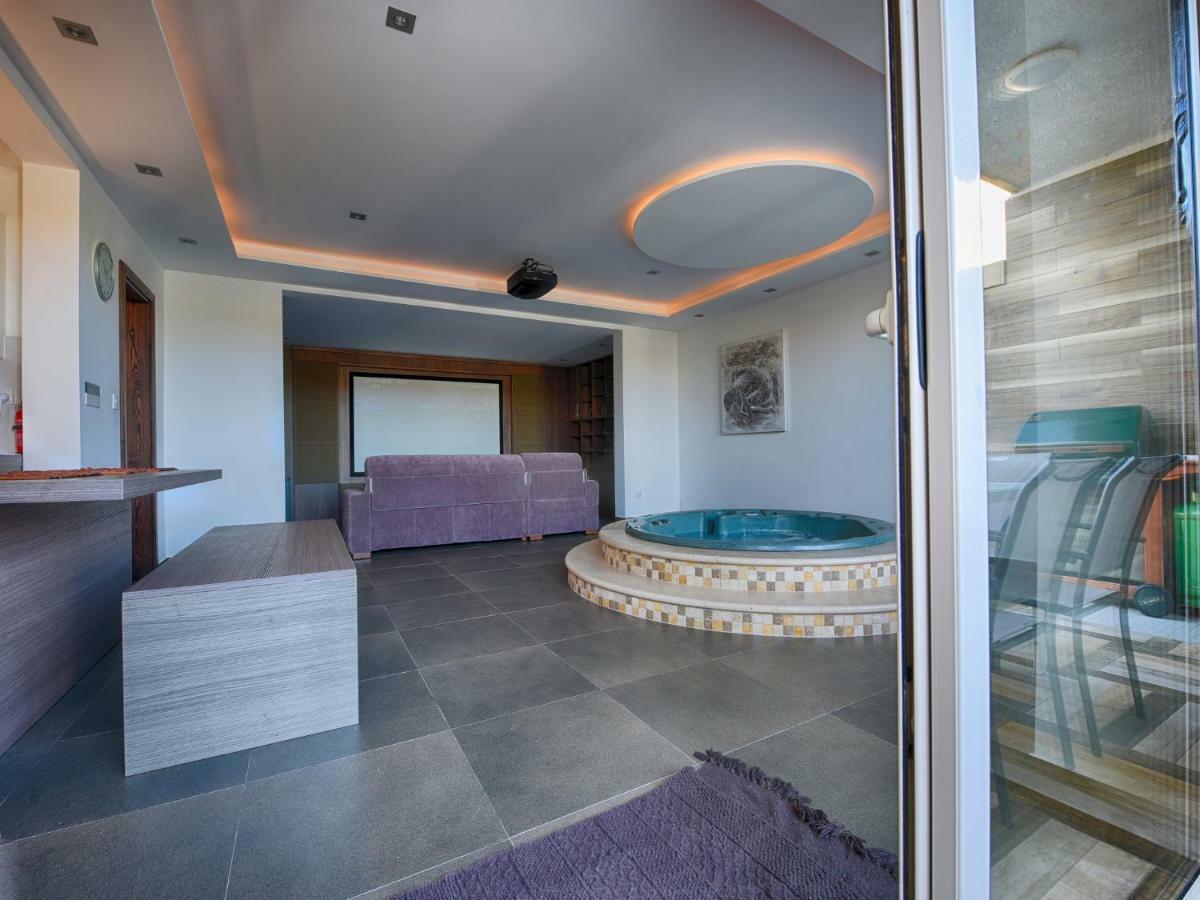 Anthony'S Maisonette Villa Qala Luaran gambar