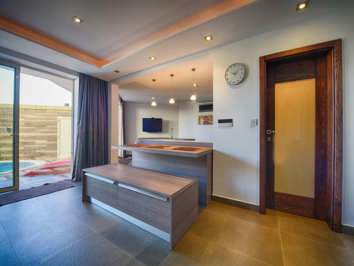 Anthony'S Maisonette Villa Qala Luaran gambar
