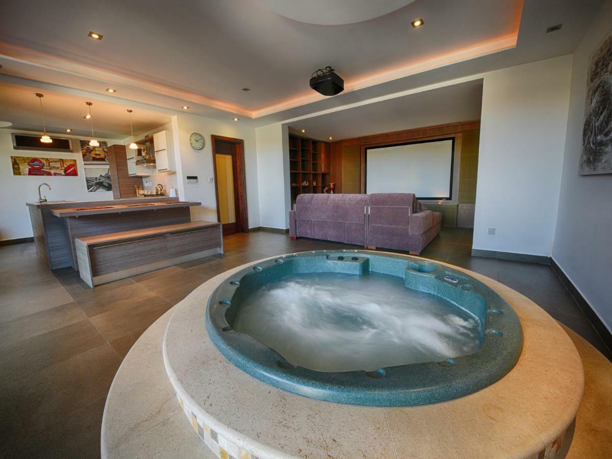Anthony'S Maisonette Villa Qala Luaran gambar